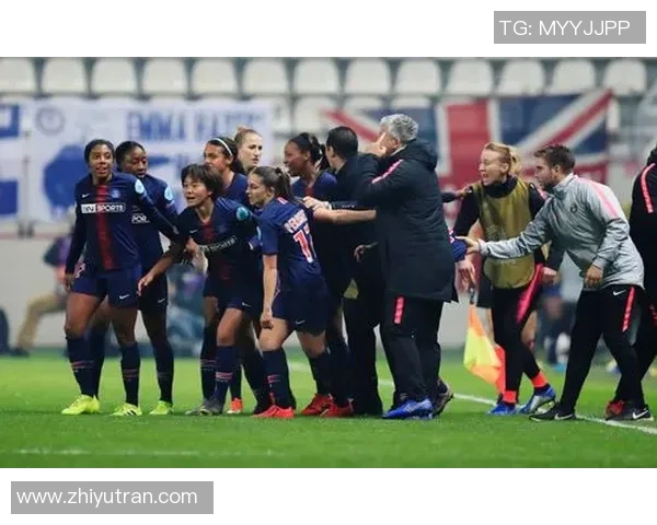 足总杯激战巴黎圣日耳曼与曼联平局红牌事件引发全场热议与转会传闻